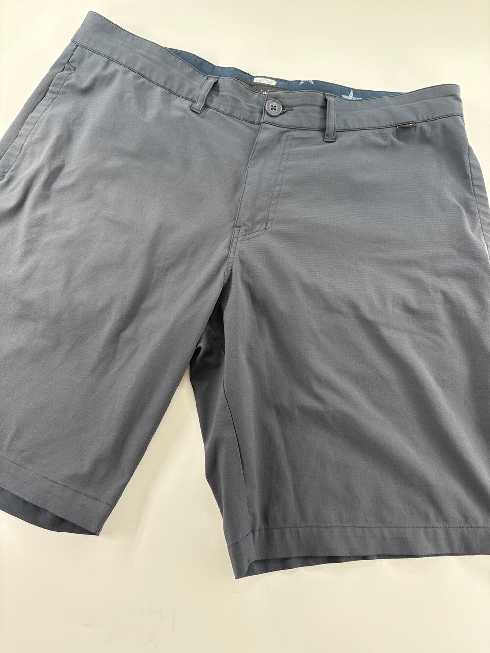TravisMathew Men's 34 Golf Shorts Navy Gray Stretch Flat Front Star Lining